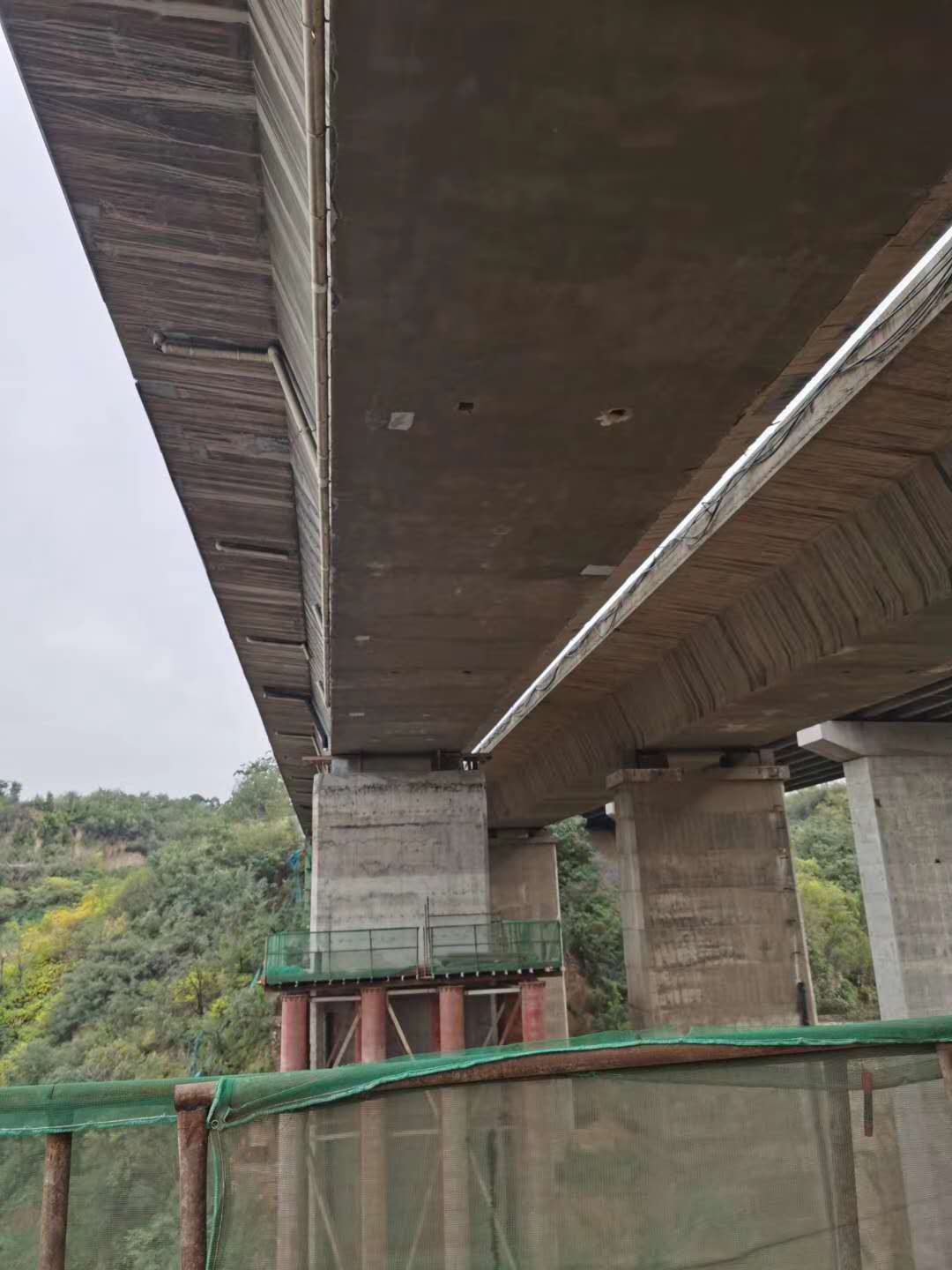 岳阳桥梁加固前制定可行设计方案图并用对施工方法